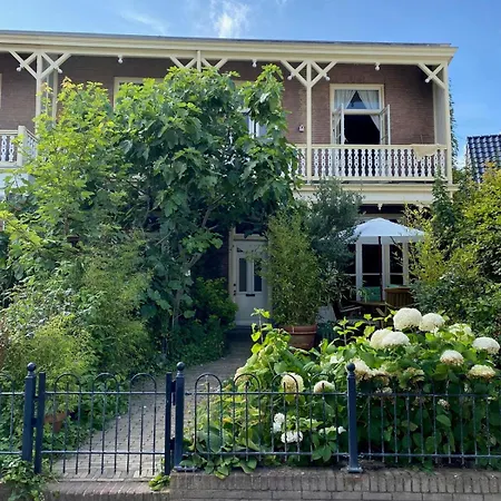 빌라 Monumental House Near The 잔드보르트